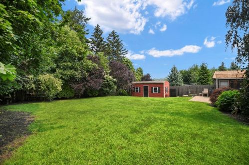 35 Ivernia Rd, Worcester MA 01606-1423 exterior