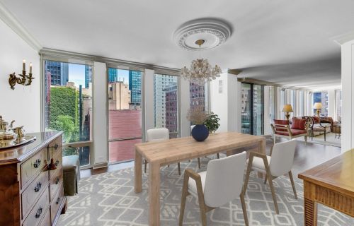 200 Delaware Pl, Chicago IL  60611-1798 exterior