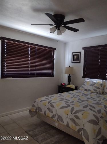 1864 Calle Sombrero, Tucson AZ 85713-2627 exterior