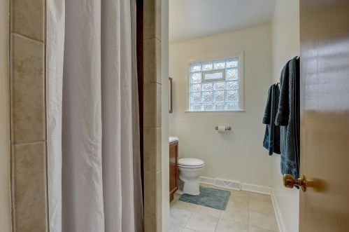 10508 Lincoln Ave, Milwaukee WI 53227-1204 exterior