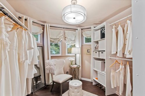 4020 Prospect Ave, Milwaukee WI 53211-2116 exterior