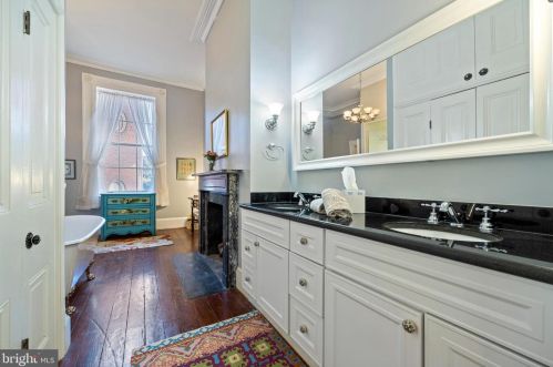 1016 Clinton St, Philadelphia PA 19107-6017 exterior