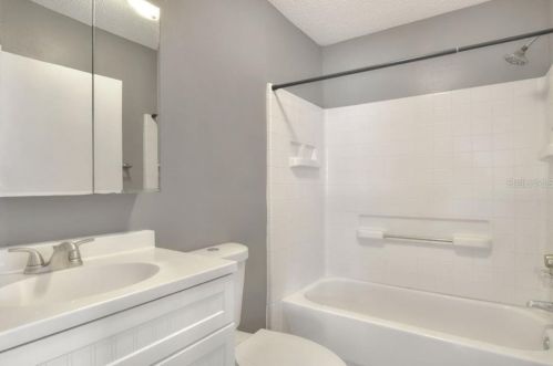 10712 Connechusett Rd, Tampa FL 33617-3410 exterior