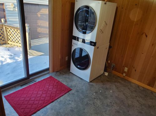 1130 Thomas St, Manitowoc WI 54220-2250 exterior