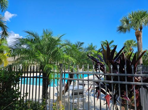 2125 Glen Ridge Dr, Fort Pierce FL  34952-8023 exterior