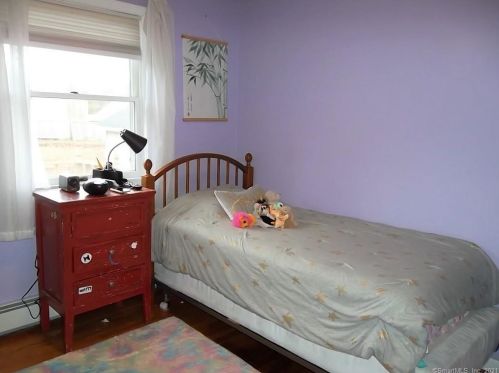 139 Sheridan Rd, Enfield CT 06082-4127 exterior