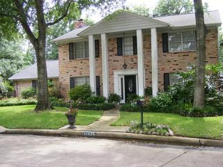 11435 Valley Stream Dr, Houston, TX 77043-4625