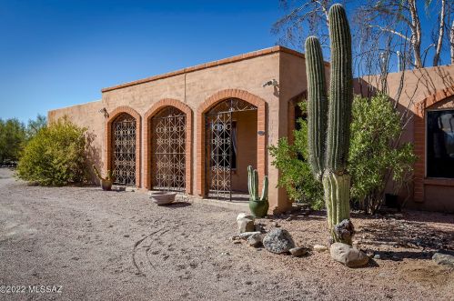 1424 Chapala Dr, Tucson AZ  85704-2037 exterior