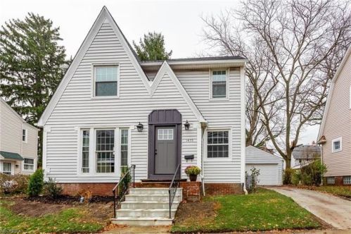 1475 Blossom Park Ave, Cleveland, OH 44107-4401