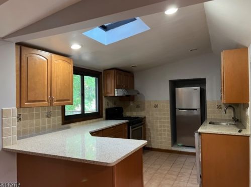 11 Hamilton Ter, Berkeley Heights NJ  07922-2035 exterior