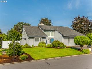 4345 Neskowin Ave, Portland, OR 97229-2801