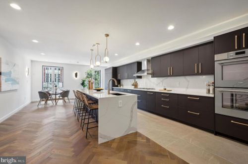 2037 Locust St, Philadelphia PA  19103-5613 exterior