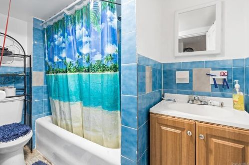 1506 Crosby Ave, Bronx NY 10461-4901 exterior