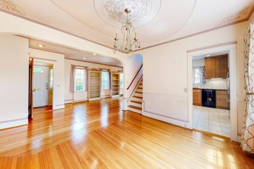 293 Doyle Ave, Providence RI 02906-3354 exterior