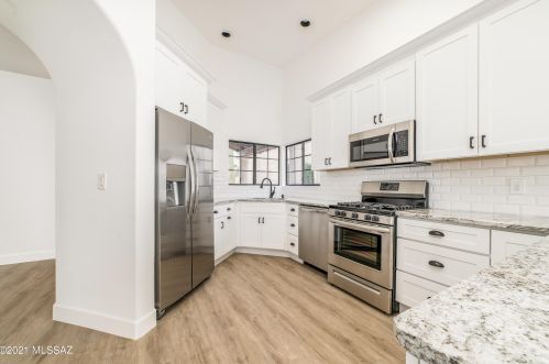 5860 Bright Star Dr, Tucson AZ  85718-3429 exterior