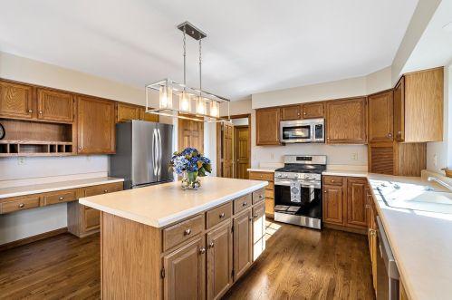 673 Saddle Rdg, Bull Valley IL 60012-3600 exterior