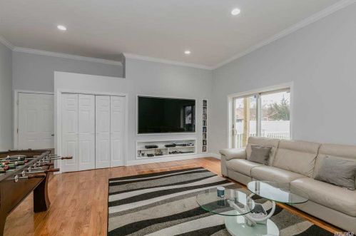 1541 1 St, Babylon NY 11704-5059 exterior