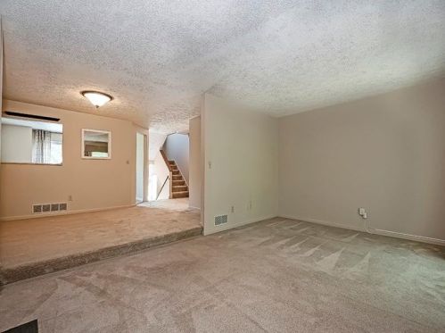 651 Newport Dr, Pittsburgh PA  15235-3226 exterior