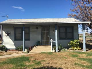 550 Beacon Ave, Tulare, CA 93274-7120