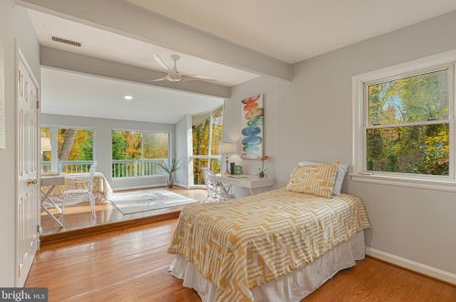 5837 Biscayne Dr, Alexandria VA  22303-1925 exterior