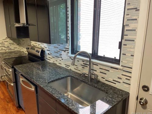 6 High Path Rd, Windsor, CT 06095-4101