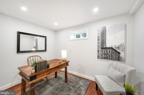 2809 James Dr, Alexandria VA  22303-1338 exterior