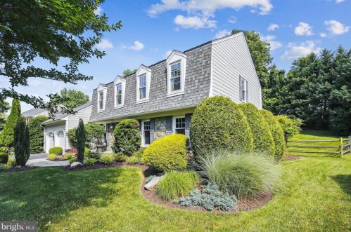 1006 Farm Haven Dr, Rockville MD 20852-4244 exterior