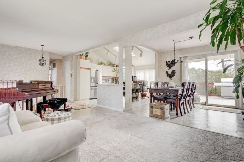 19 Abbey Dr, Commack, NY 11725-5309