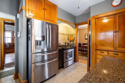 3283 48, Milwaukee WI 53220-2707 exterior