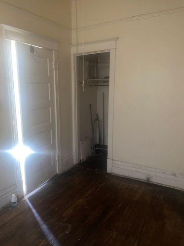 6805 Champlain Ave, Chicago IL 60637-4114 exterior