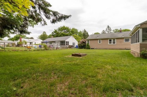 26 Allen St, Enfield CT 06082-4715 exterior