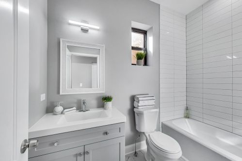 2718 Monroe St, Chicago IL 60624-2661 exterior