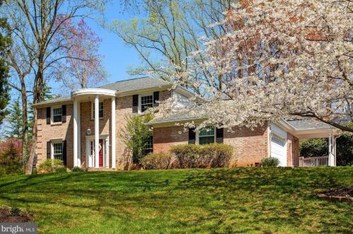 701 Rdg Dr, Mc Lean VA 22101-1620 exterior