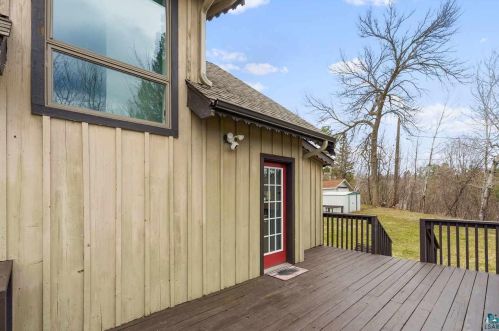 12 Chester Pkwy, Duluth MN 55805-1530 exterior