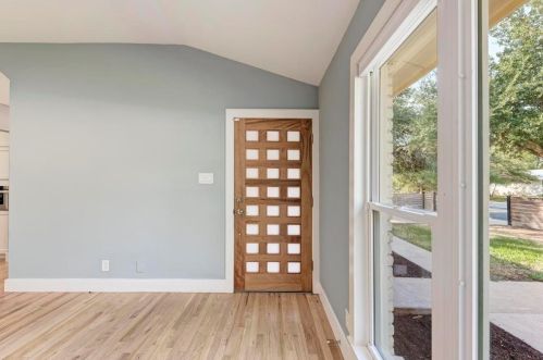 6105 Belfast Dr, Austin TX 78723-1117 exterior