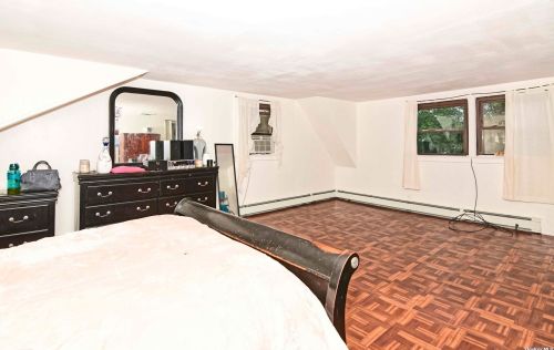 273 Essex St, Babylon NY 11704-2108 exterior