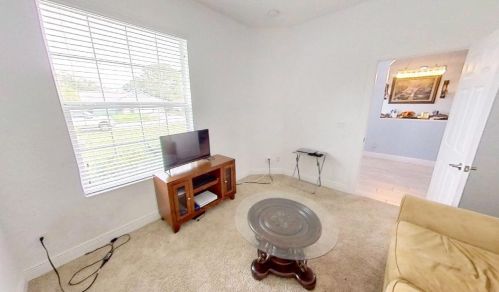 898 Curtis St, Fort Pierce FL 34983-1935 exterior