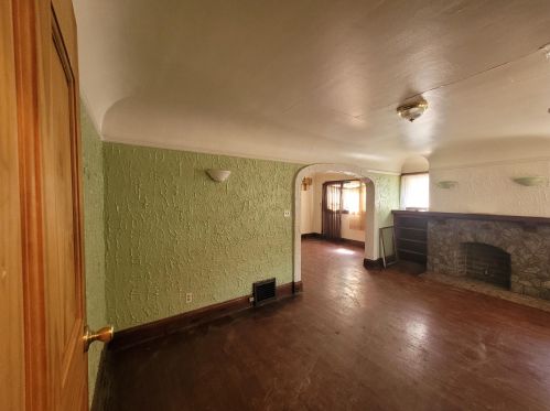 4282 26th St, Milwaukee, WI 53209-1046