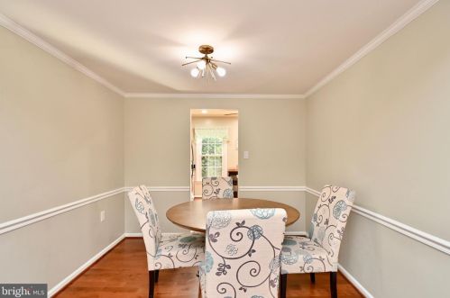 5648 Ridge View Dr, Alexandria VA  22310-1467 exterior