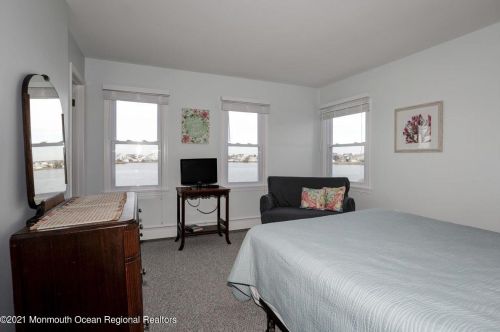 320 Elizabeth Ave, Point Pleasant Beach NJ 08742-4133 exterior