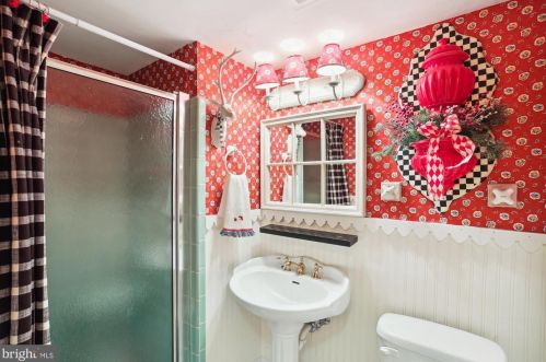 7641 Miller Fall Rd, Rockville MD 20855-1165 exterior