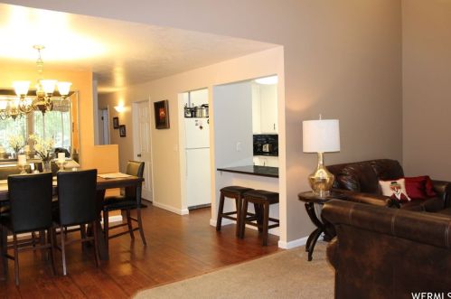 8101 Cottonwood Hills Cir, Sandy UT 84094-0803 exterior