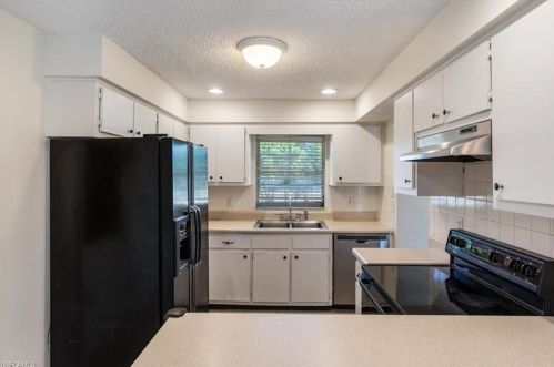 660 111 Ave, Naples FL 34108-1824 exterior