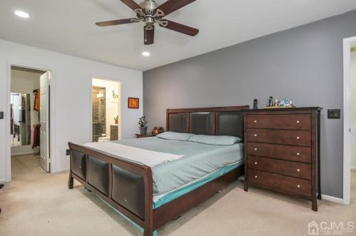 10 Snowflake Ln, Edison NJ 08820-1462 exterior