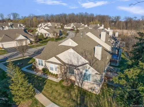 1342 Alameda Blvd, Troy MI 48085-6739 exterior