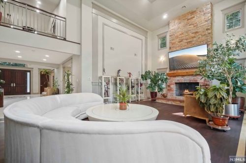 3 Pne Ter, Demarest NJ 07627-1214 exterior