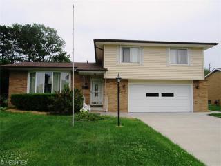 7105 Trevor Ln, Cleveland, OH 44129-6226