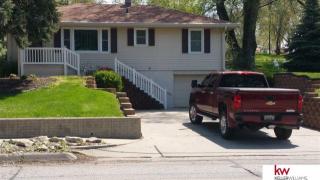 5809 Grover St, Omaha, NE 68106-3724