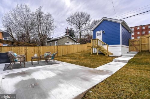 2718 17th St, Washington DC 20003-3123 exterior