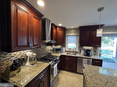 2269 Pne Rd, Huntingdon Valley PA 19006-4028 exterior